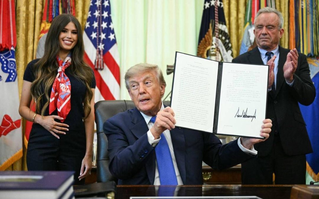 Trump cambia le ‘regole’ per i vaccini dei bambini: “Ora tassi elevati di autismo”