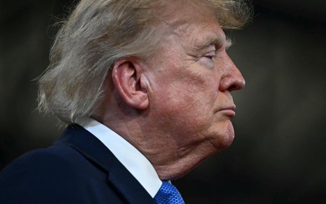 Trump ingrassato di 10 chili, il medico: “Colpa dello stress da presidenza”
