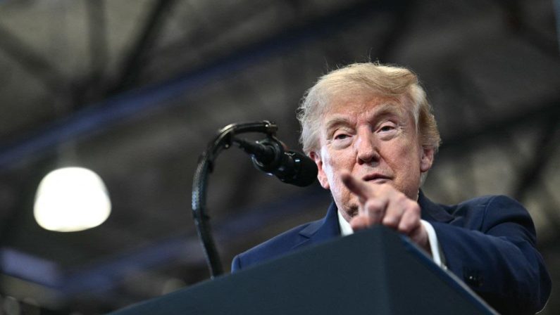 Usa-Canada, scoppia guerra commerciale tra dazi e accuse. Trump: “Ci derubano”