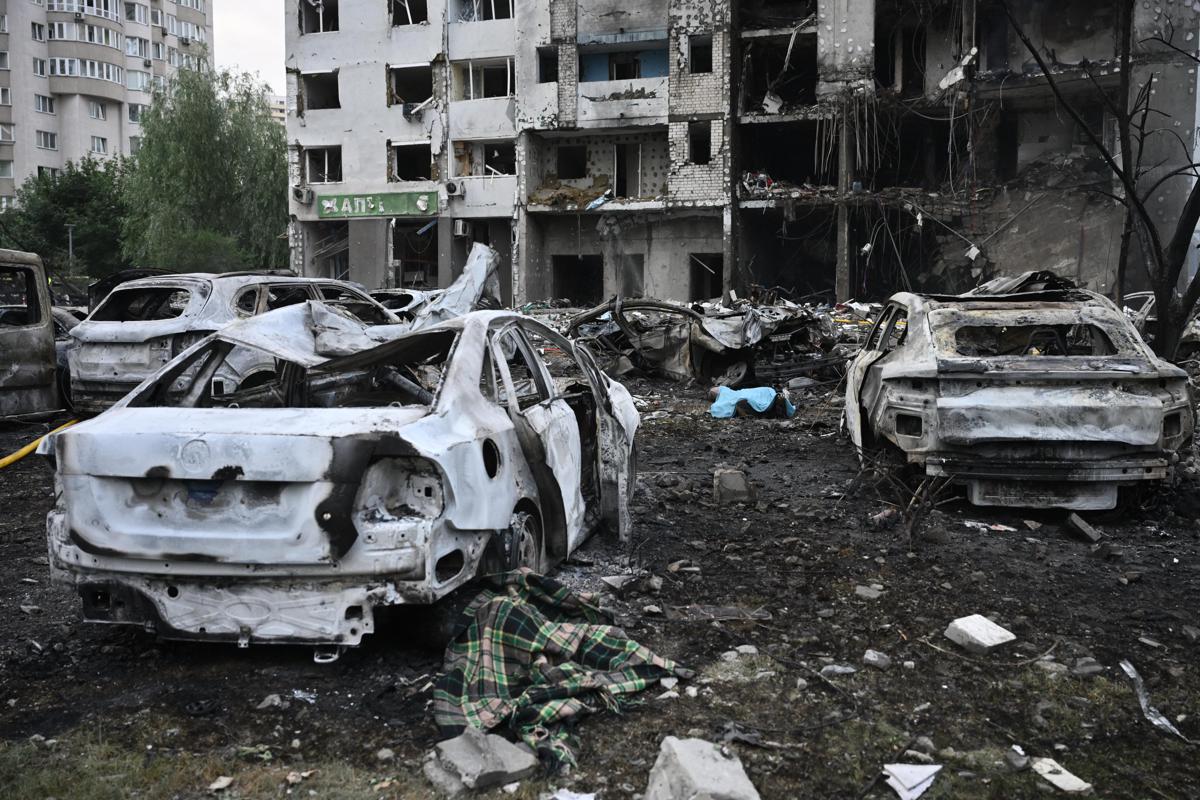 https://www.quotidianodelsud.it/wp-content/uploads/2026/08/ucraina-kiev-macerie-060726-afp.jpeg
