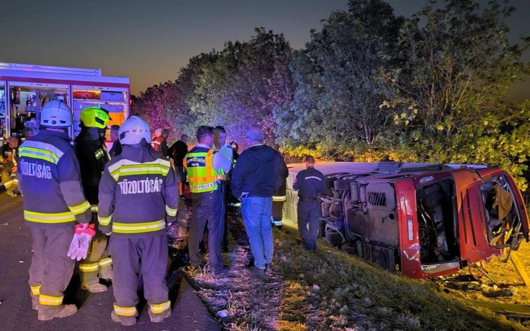 Ungheria, autobus si ribalta e finisce in un fossato: 12 morti e 10 feriti