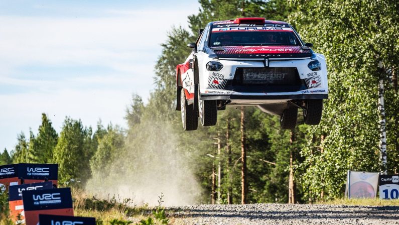 Lancia Corse HF conferma il proprio potenziale sugli sterrati del leggendario Rally Finland