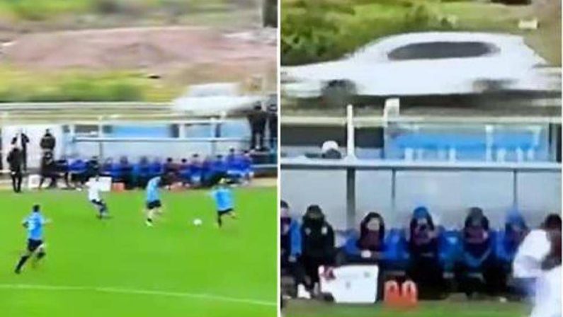 Fallo laterale, palla in autostrada e incidente: lo show del calcio in Uruguay
