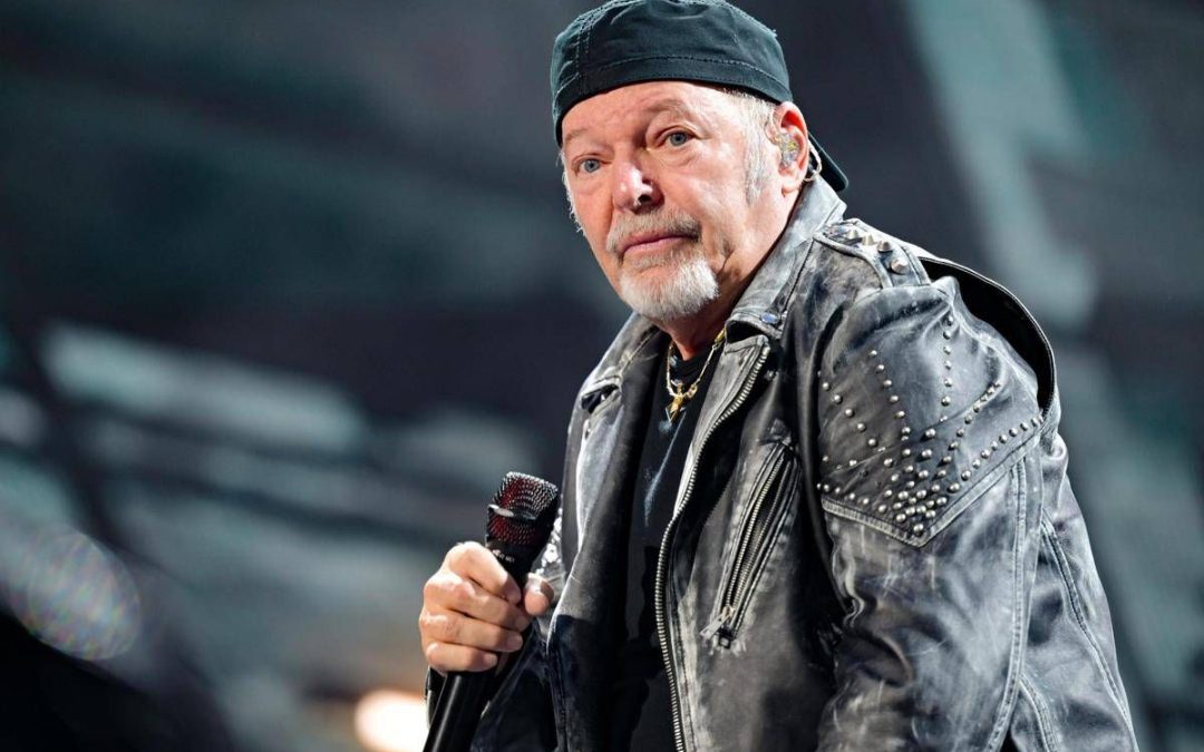 Vasco Rossi furioso con un fan: “Non sono infame, è una fake vergognosa”