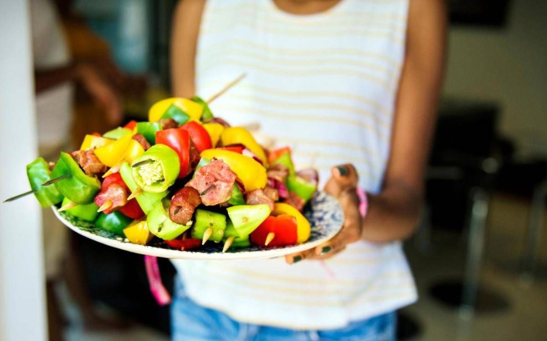 Come dimagrire senza contare le calorie e patire la fame? La lezione delle diete ‘veg’