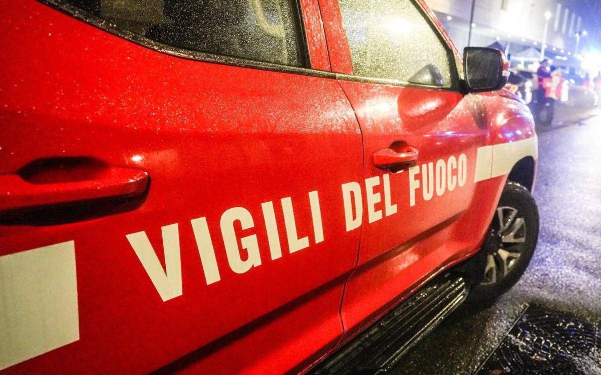 https://www.quotidianodelsud.it/wp-content/uploads/2026/08/vigili-fuoco-auto-notte-fg-ipa.jpeg