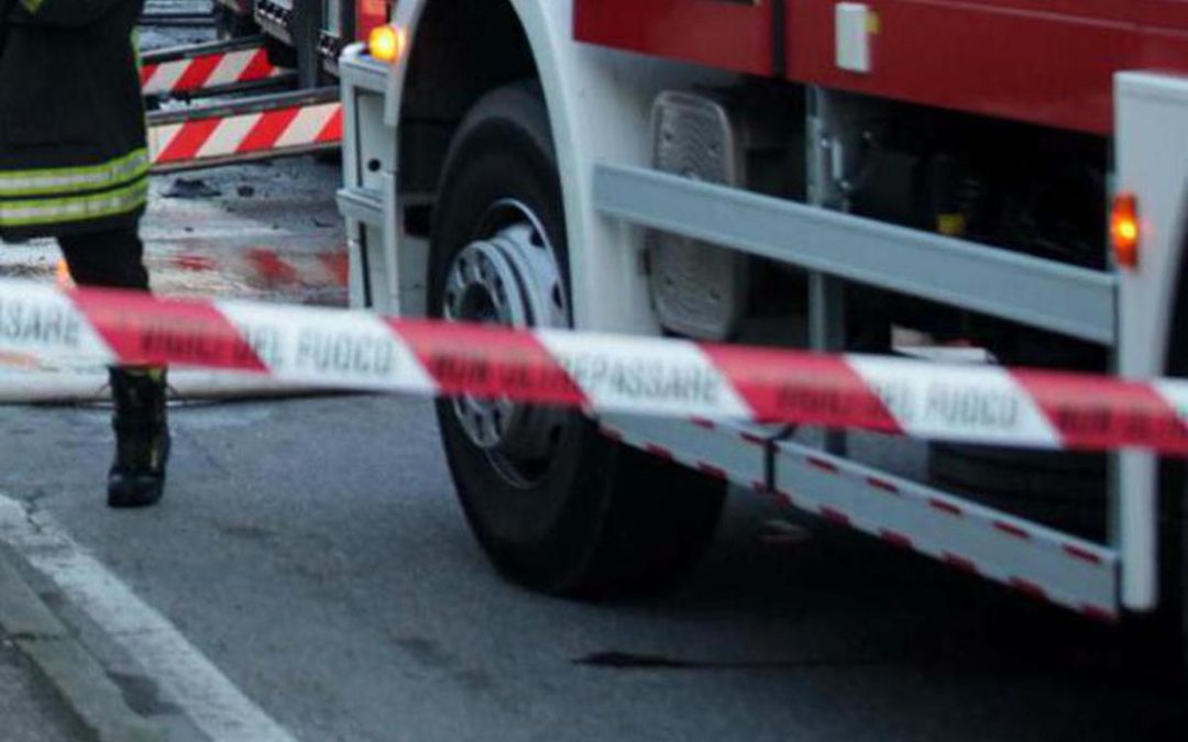 Viterbo, scooter travolto da camion: arrestato il conducente, guidava con la patente revocata