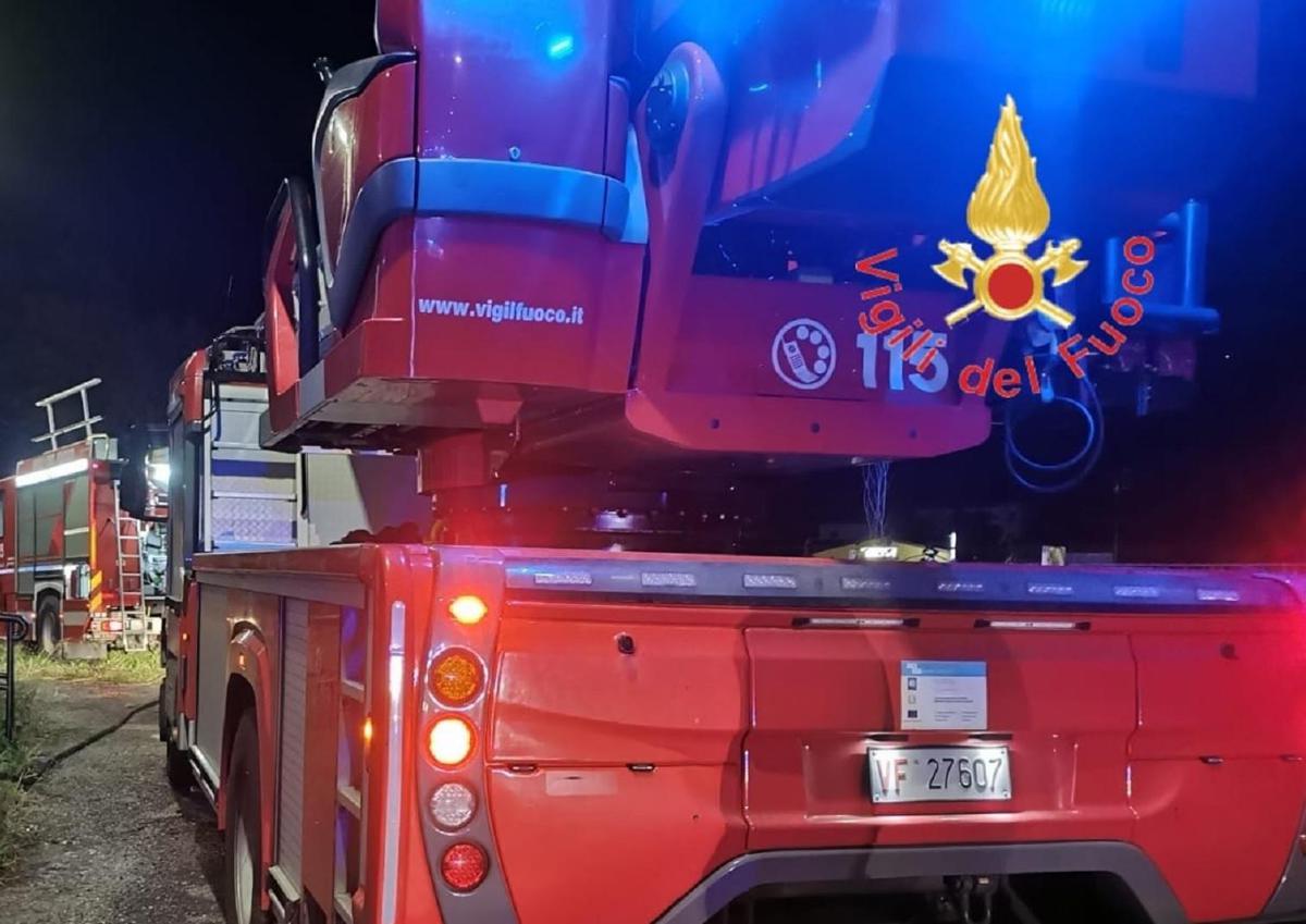 https://www.quotidianodelsud.it/wp-content/uploads/2026/08/vigili-fuoco-notte-rit.jpeg
