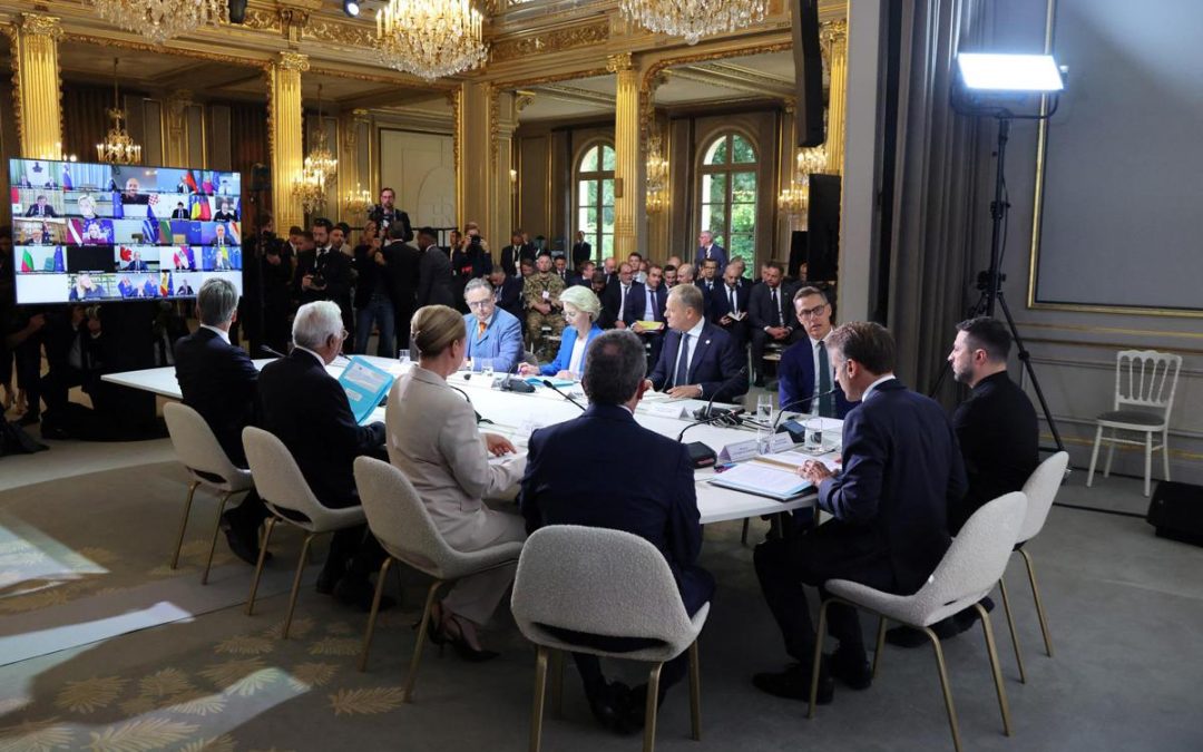 Ucraina, volenterosi oggi a Kiev. Zelensky: “Situazione molto difficile ma Paese non cadrà”
