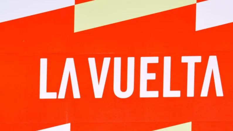 Vuelta, terza tappa sospesa e poi cancellata a causa di una forte grandinata