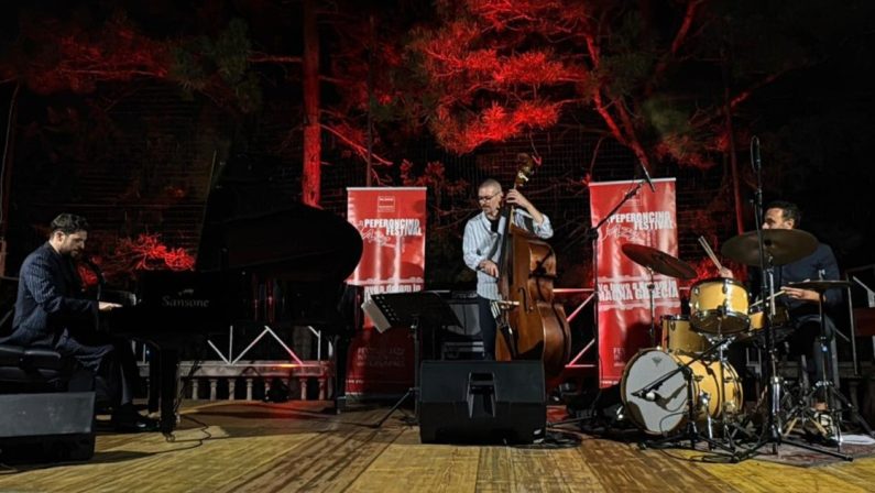 Peperoncino Jazz Festival: il Walter Ricci Trio trascina Mormanno tra jazz, mambo e ritmi esotici