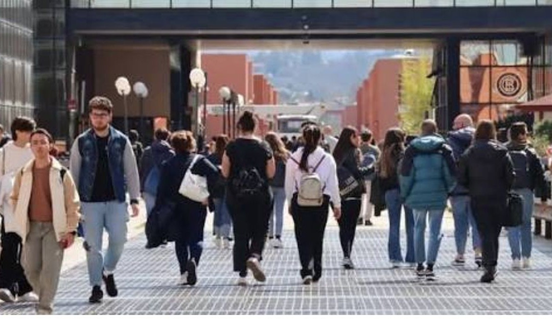 UNICAL VOICE – Studenti lavoratori all’Unical: tra lezioni, turni e stipendi che non bastano
