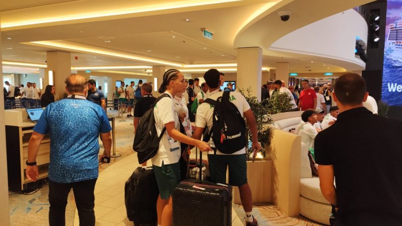 Giochi del Mediterraneo, porte aperte sulla Aroya: la nave da crociera trasformata in villaggio degli atleti / Fotogallery e Video