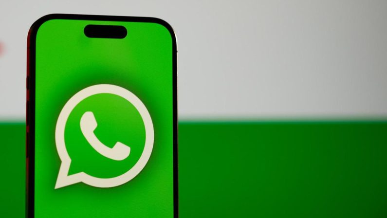 Whatsapp, nuova ondata di attacchi ‘zero click’: cosa fare per proteggersi