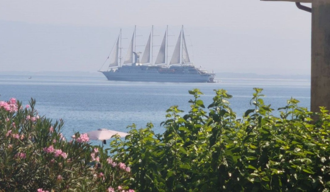 Stupore sul litorale vibonese per il passaggio della Wind Surf