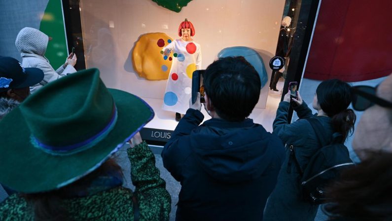 Morta Yayoi Kusama, addio all’avanguardista giapponese regina dei pois