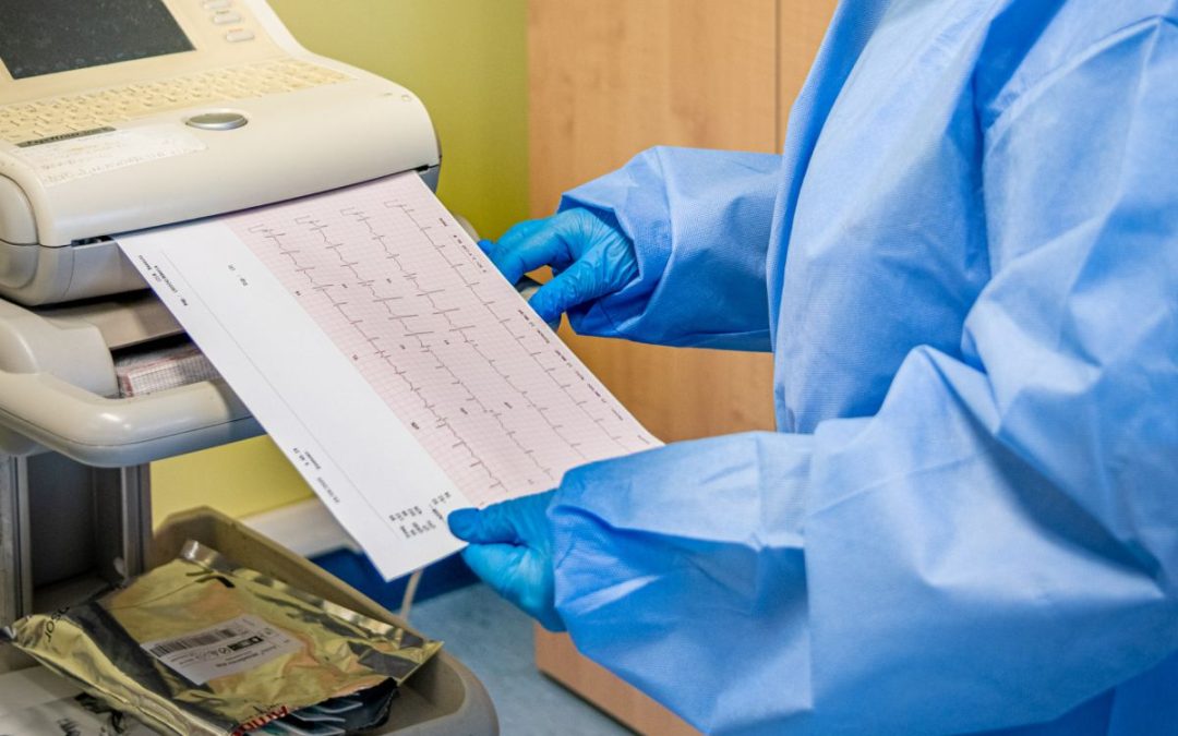Scompenso cardiaco, sviluppato modello di IA in grado di rilevare tracce invisibili all’occhio umano nell’ECG