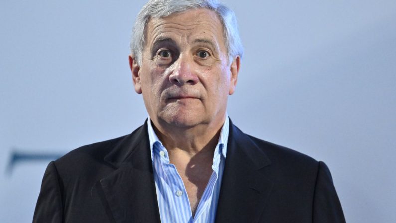 Tajani “Stop Schengen necessario, pericolo jihadista da non sottovalutare”