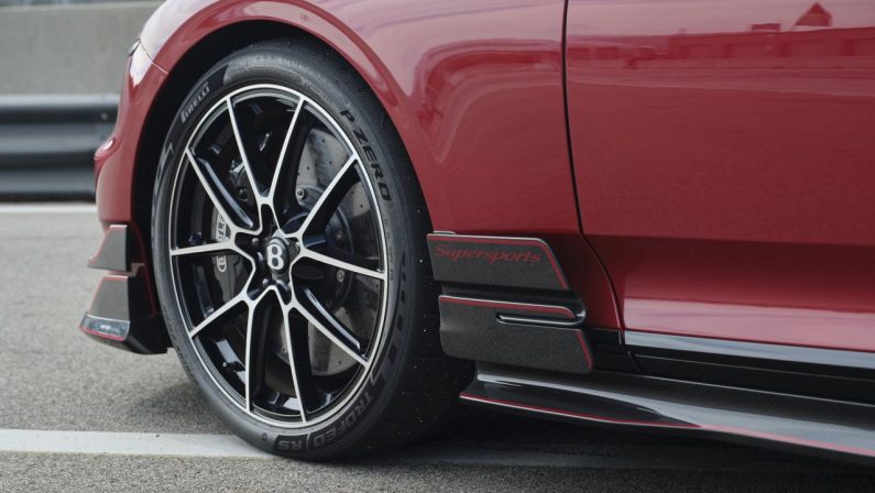 Pirelli P Zero Trofeo RS, accelerazione laterale di 1,3 g per Bentley Supersports