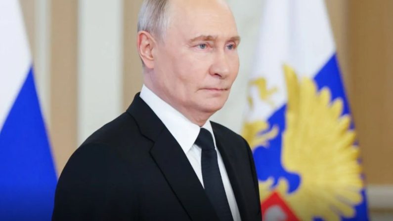 Putin ordina stop attacchi su Kiev per tre giorni