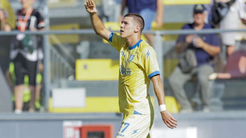 Doppietta di Raimondo e sigillo di Kvernadze, Frosinone batte Venezia 3-2