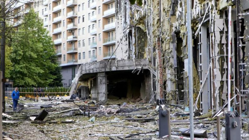 Riprendono gli attacchi russi su Kiev, almeno due morti e sette feriti