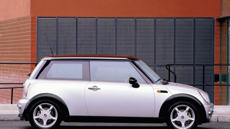 Mini celebra 25 anni in Italia, oltre 480mila vetture vendute dal debutto
