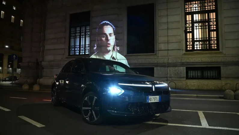 Lancia Ypsilon protagonista del videoclip “Dedica” di Ernia