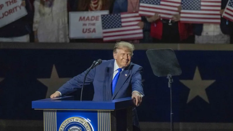 Trump a Dallas “Se vinciamo a novembre darò 5mila dollari a tutti gli americani”