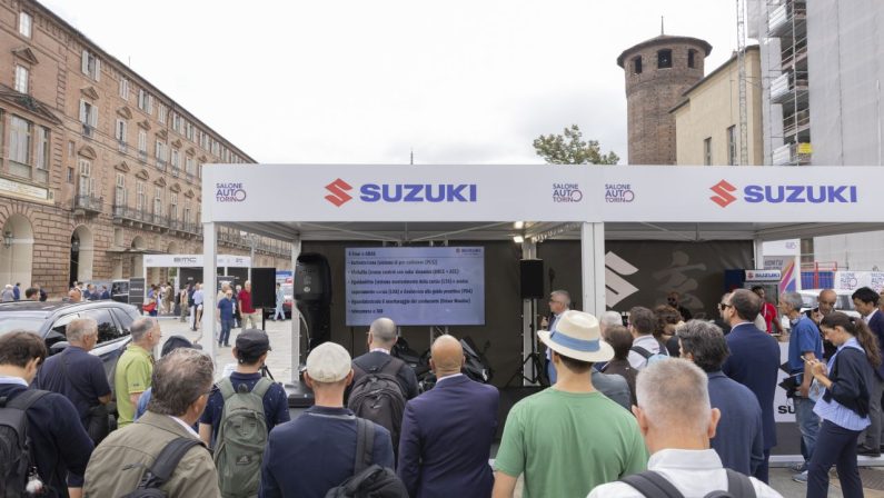 Suzuki, al Salone Auto Torino nuova Across e versione speciale della Gsx-r 1000