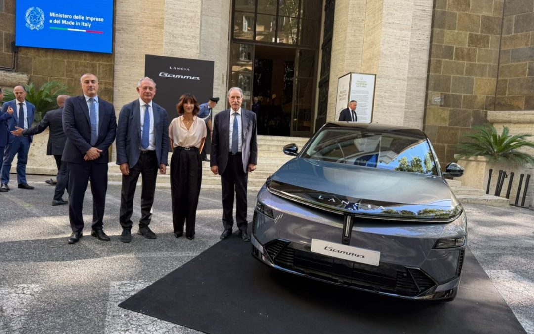 Lancia presenta Gamma il Suv dei 120 anni con design italiano e produzione a Melfi