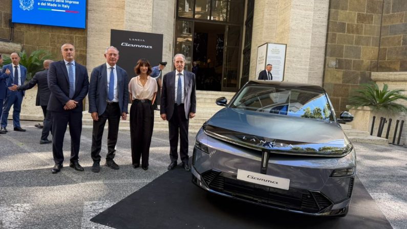 Lancia presenta Gamma il Suv dei 120 anni con design italiano e produzione a Melfi