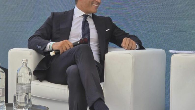 Terna, Monti “Investimenti sulla rete per sicurezza e costi energia più bassi”