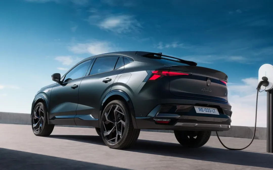 Renault Rafale Hypnotic, la nuova serie limitata da 1.500 esemplari