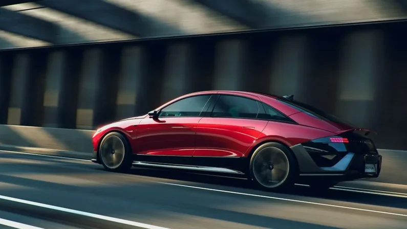 Nuova Hyundai Ioniq 6 N Line, aerodinamica evoluta e fino a 595 km di autonomia