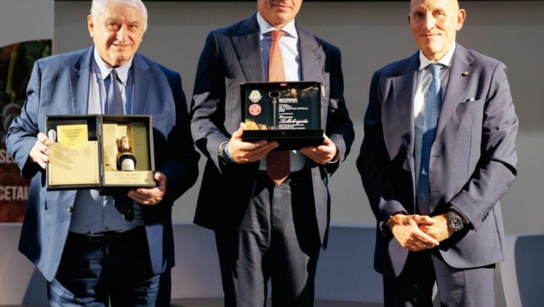 Le Terre del Balsamico, consegnate le Chiavi dell’Acetaia d’Italia a Lollobrigida