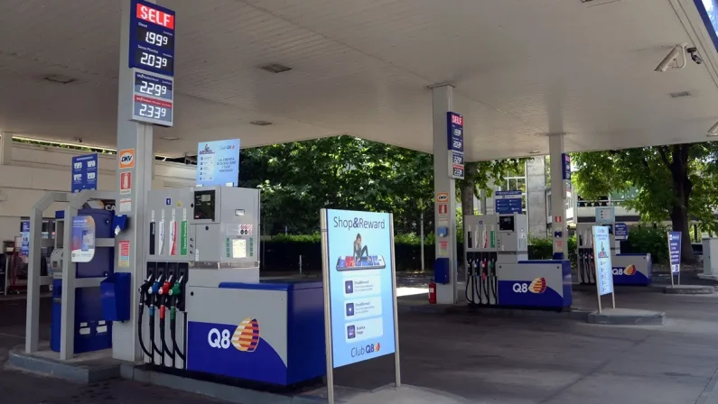 Carburanti, Q8 Italia fissa un tetto massimo ai prezzi per un mese da ottobre