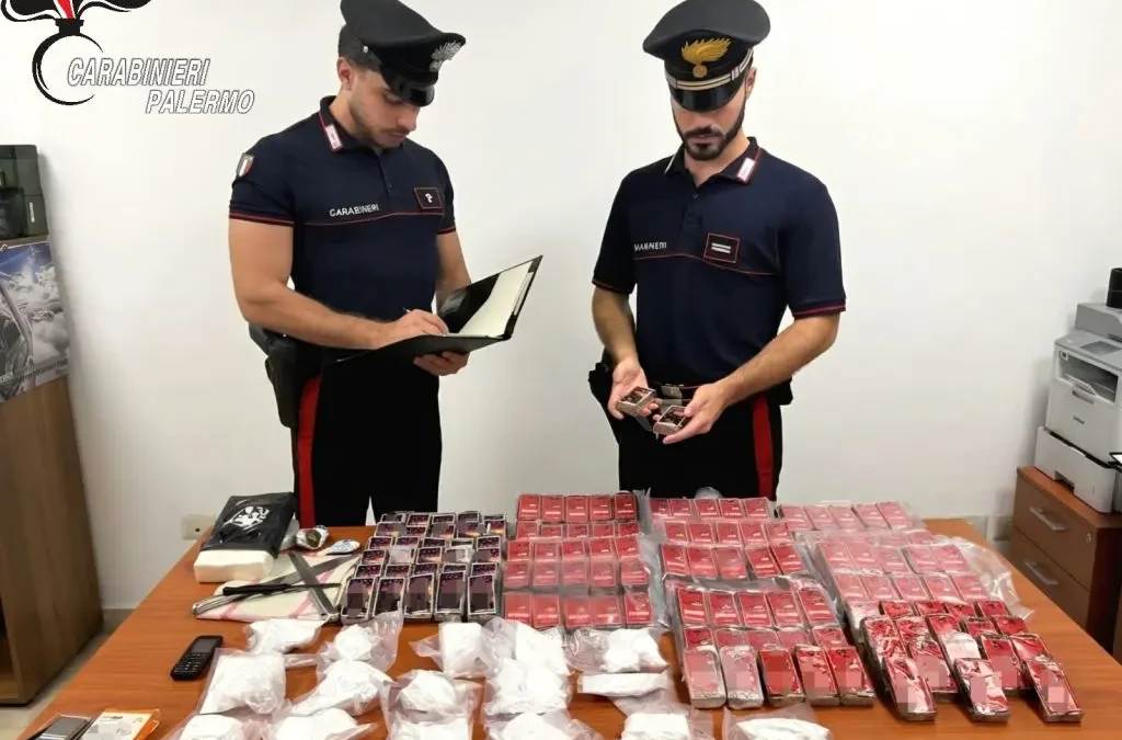 Sequestrati a Palermo 17 kg di droga nascosta in frigo, due arresti