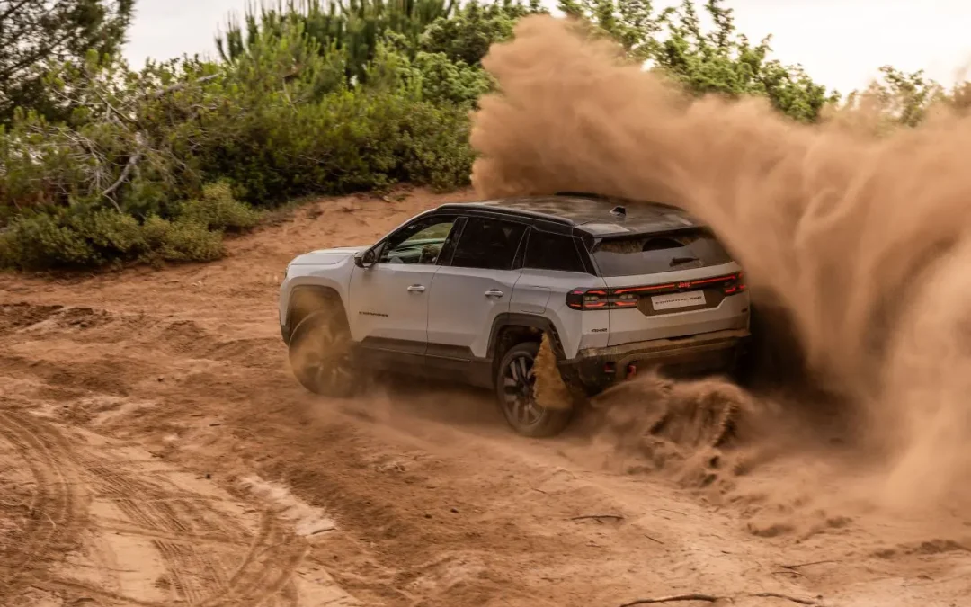 Nuova Jeep Compass 4xe protagonista a Rom-E 2026