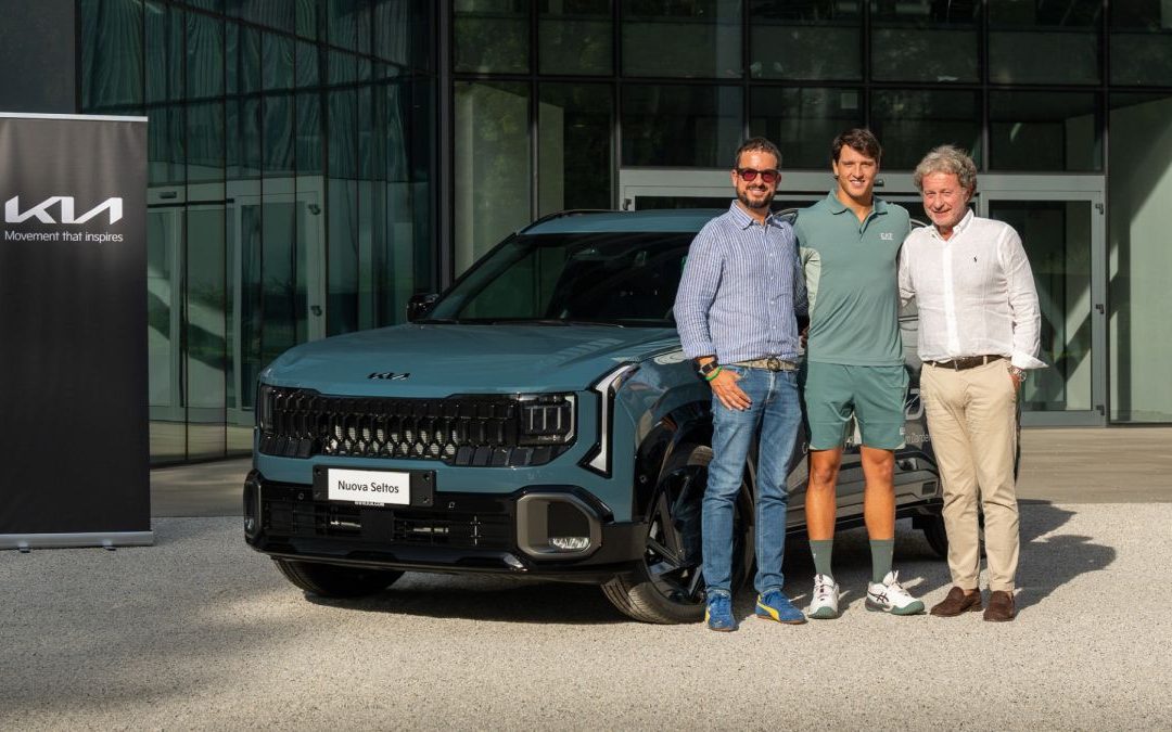 Kia Italia consegna una Seltos a Luciano Darderi
