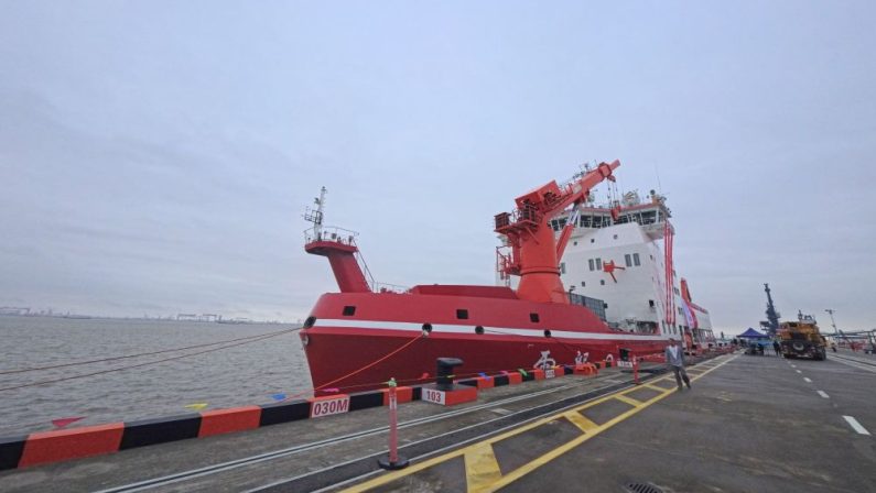 Cina, due rompighiaccio rientrano dalla spedizione scientifica nell’Artico