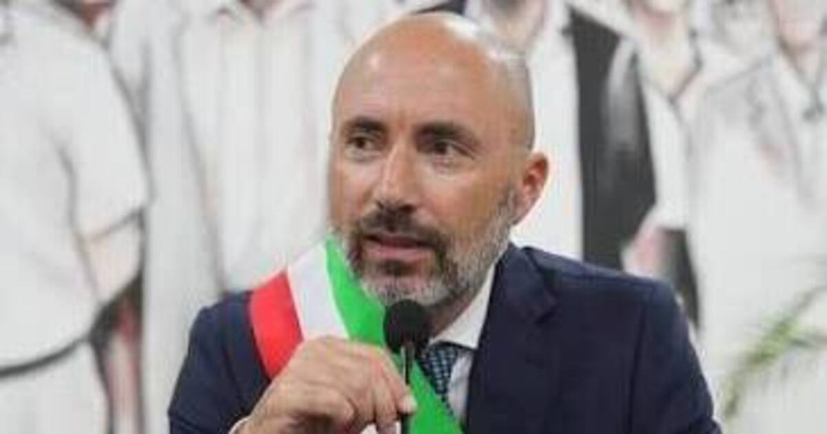 https://www.quotidianodelsud.it/wp-content/uploads/2026/09/achille-ordine-sindaco-diamante.jpg
