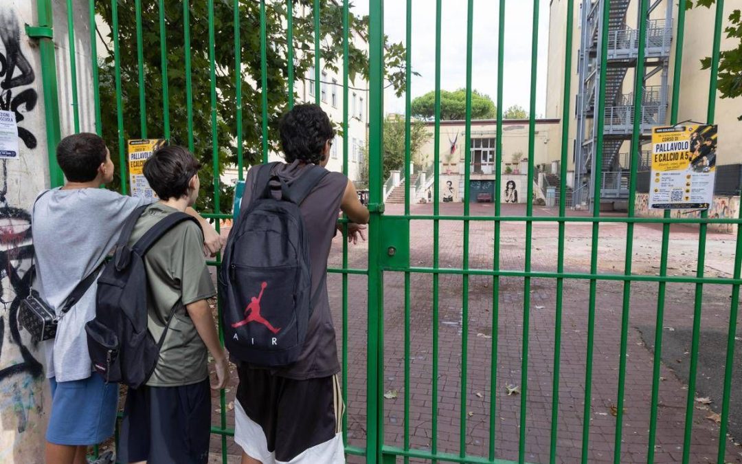 Aggressioni a scuola, non solo la prof accoltellata a Roma: docenti nel mirino, molti casi analoghi in questi anni
