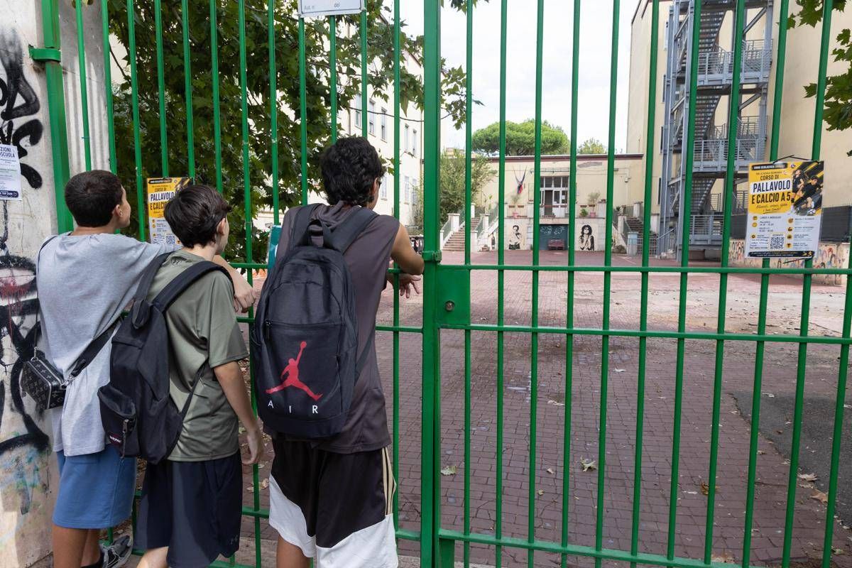 https://www.quotidianodelsud.it/wp-content/uploads/2026/09/agressione-scuola.jpeg