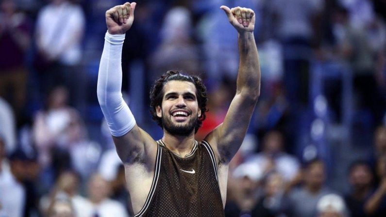 Us Open, Carlos Alcaraz soffre ma rimonta e batte Jaime Faria: è terzo turno