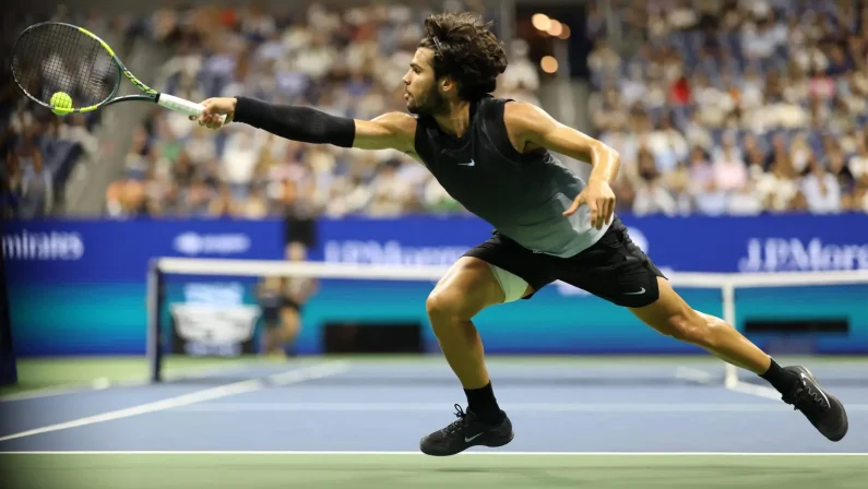 Alcaraz eliminato dagli Us Open da un super Shelton, derby Usa in semifinale contro Tiafoe