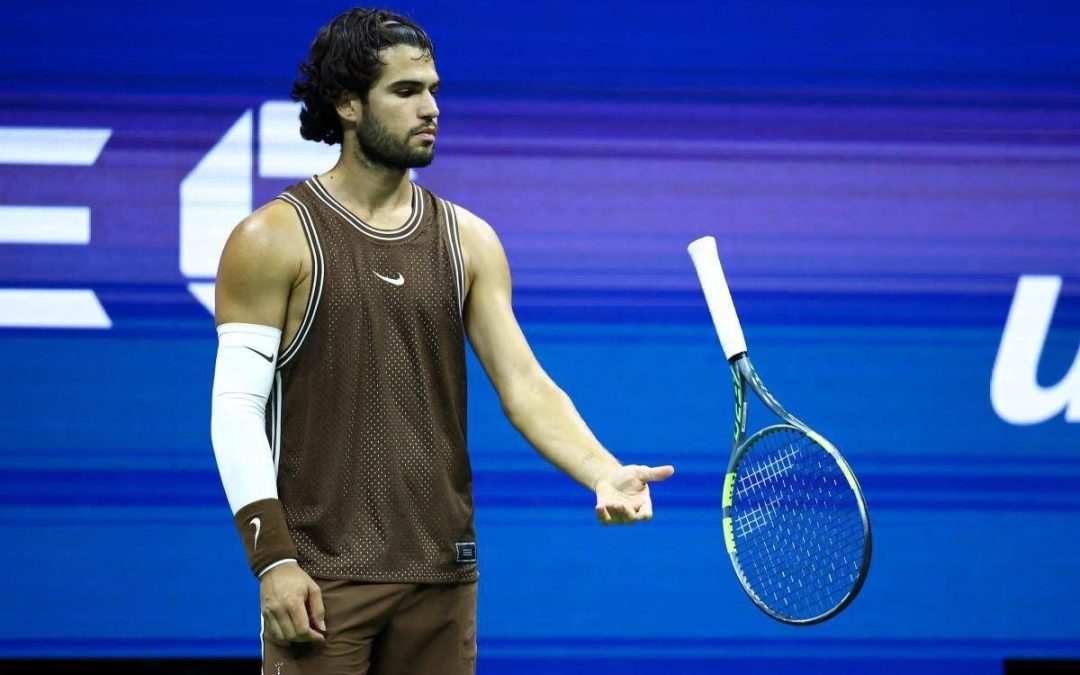US Open, Alcaraz perde un set e si sfoga: “Il servizio è una m***a”