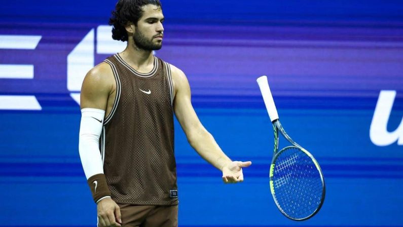 US Open, Alcaraz perde un set e si sfoga: “Il servizio è una m***a”
