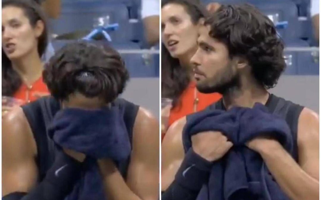 Alcaraz vomita agli US Open e… litiga con un cameraman