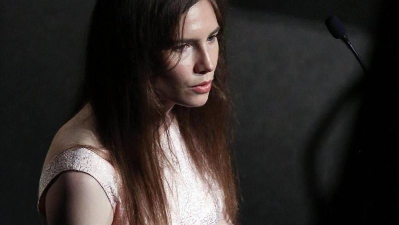 Omicidio Meredith, Amanda Knox: “Non faccio ironia, i suoi familiari si sentono feriti dalla persona sbagliata”